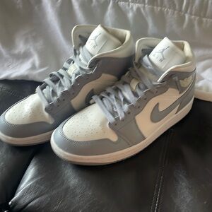 gray air jordan 1s